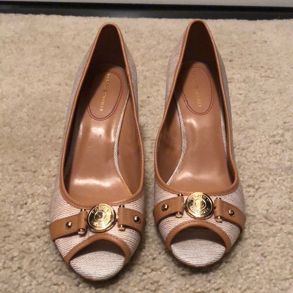Tommy Hilfiger’s open-toe wedges